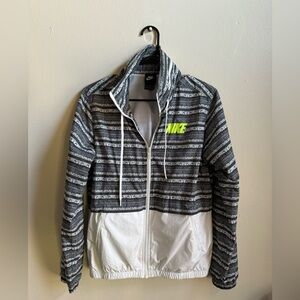 Pre Loved vintage Nike Wind breaker from 2000s - zip hood
